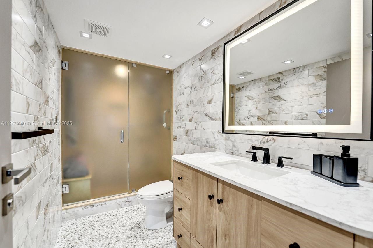 19667 Turnberry Way, Unit 27J, Aventura, FL 33180 Photo