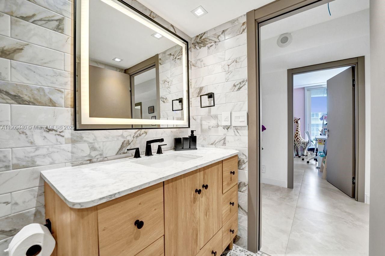 19667 Turnberry Way, Unit 27J, Aventura, FL 33180 Photo