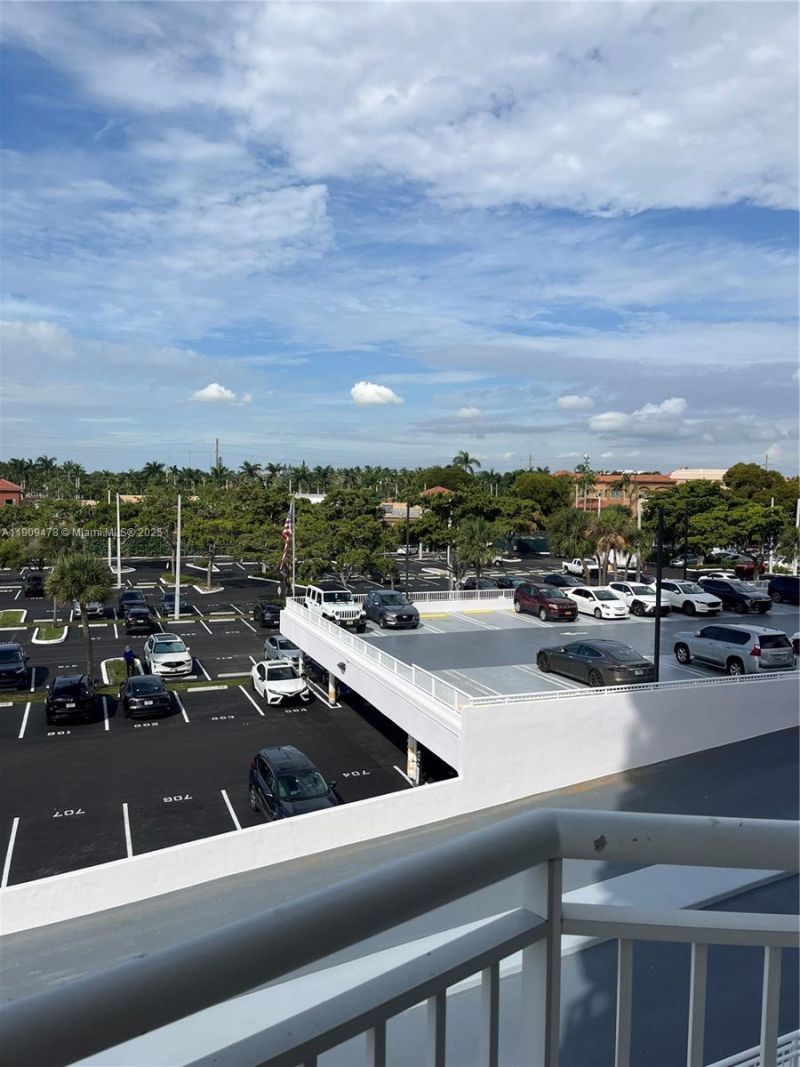 18011 Biscayne Blvd, Unit 305, Aventura, FL 33160 Photo