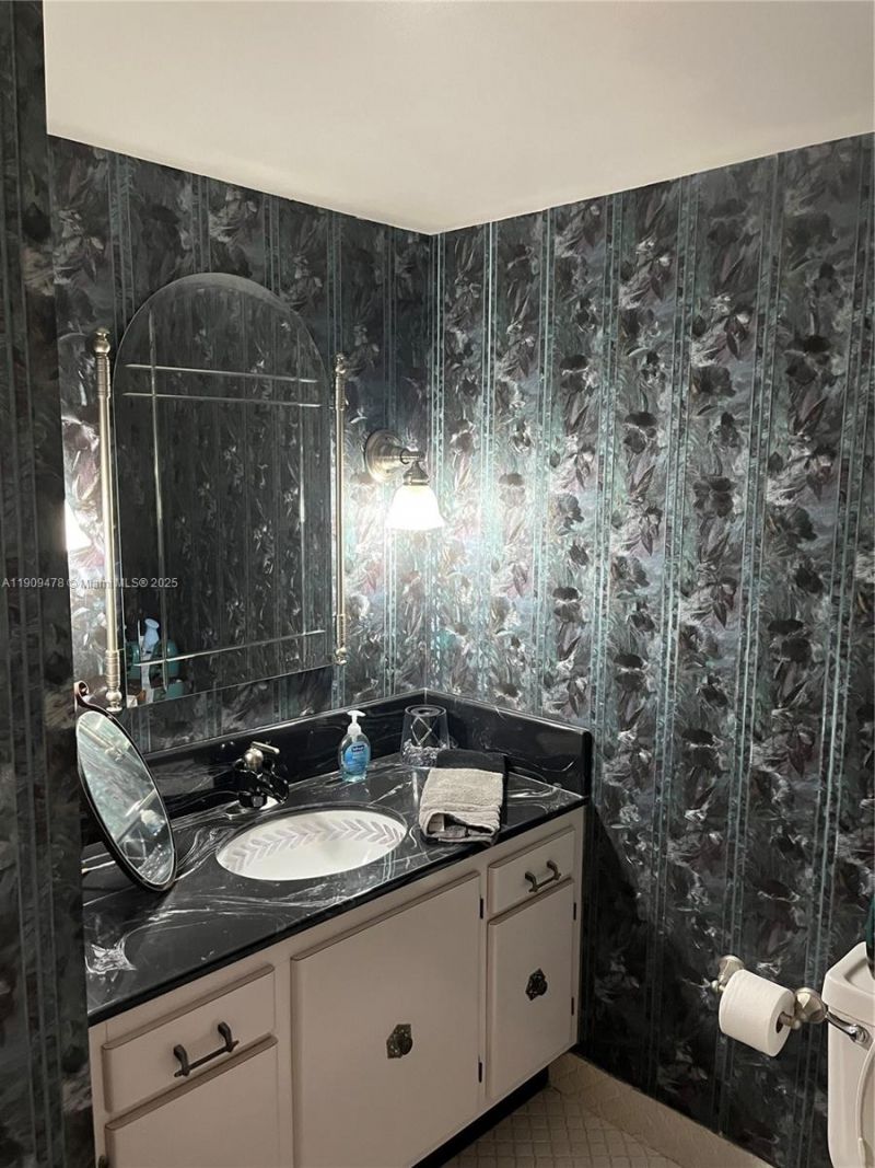 18011 Biscayne Blvd, Unit 305, Aventura, FL 33160 Photo