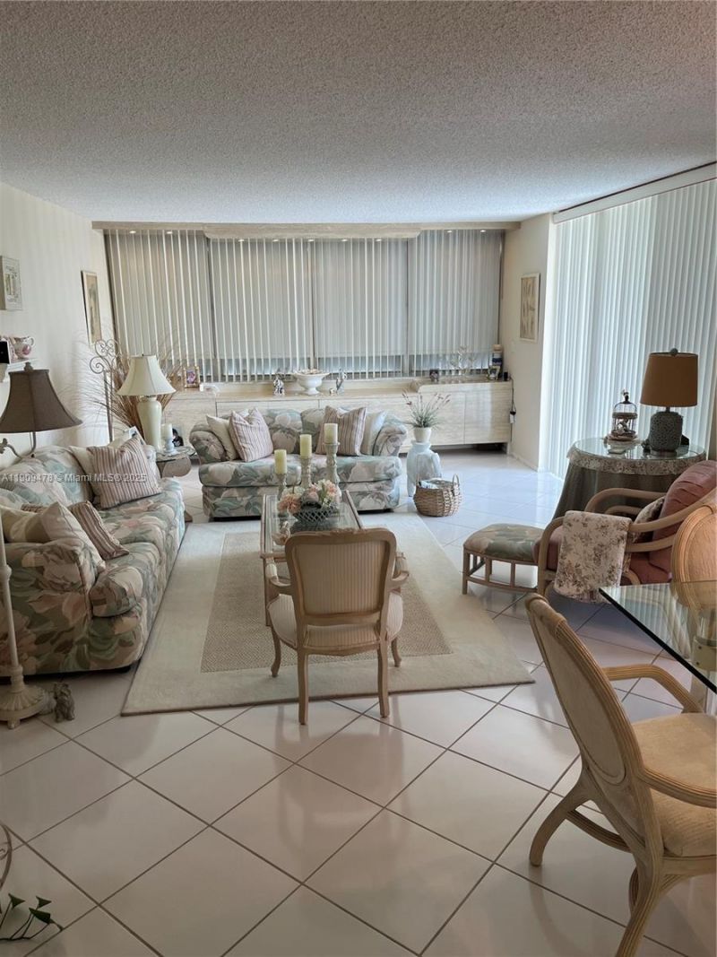 18011 Biscayne Blvd, Unit 305, Aventura, FL 33160 Photo