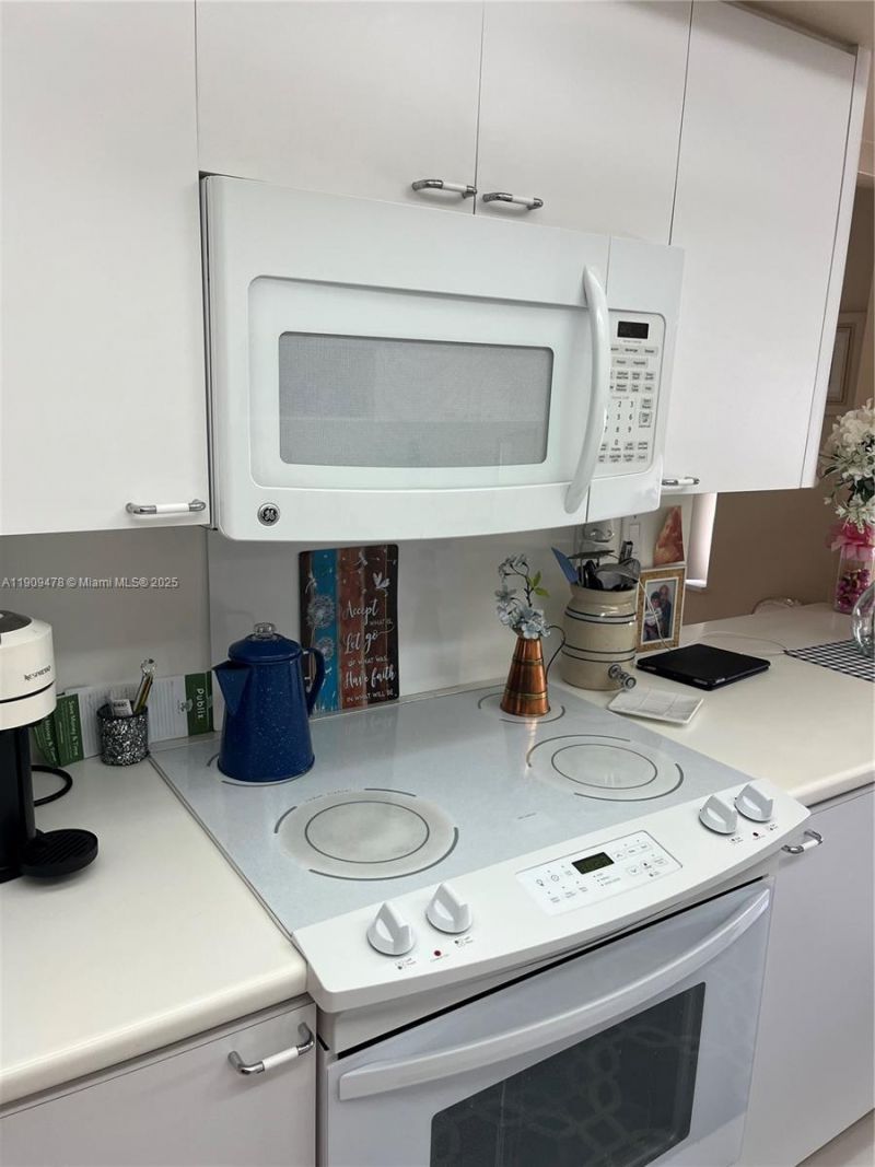 18011 Biscayne Blvd, Unit 305, Aventura, FL 33160 Photo