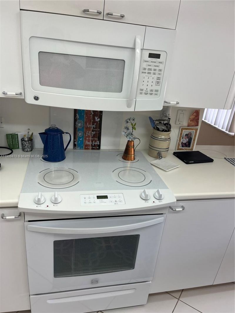 18011 Biscayne Blvd, Unit 305, Aventura, FL 33160 Photo