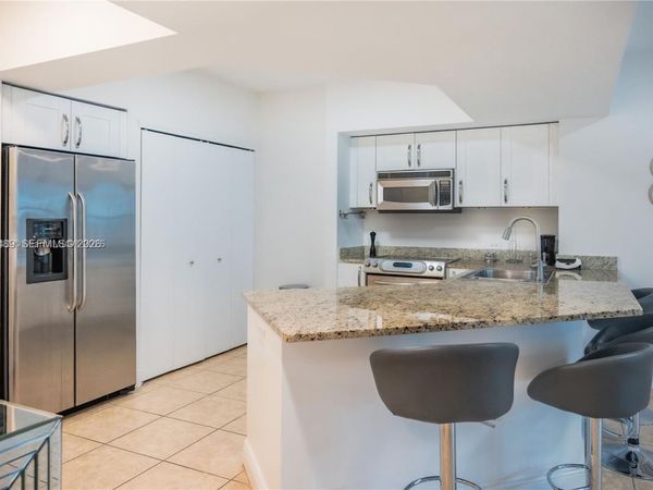 19900 E Country Club Dr, Unit 318, Aventura, FL 33180