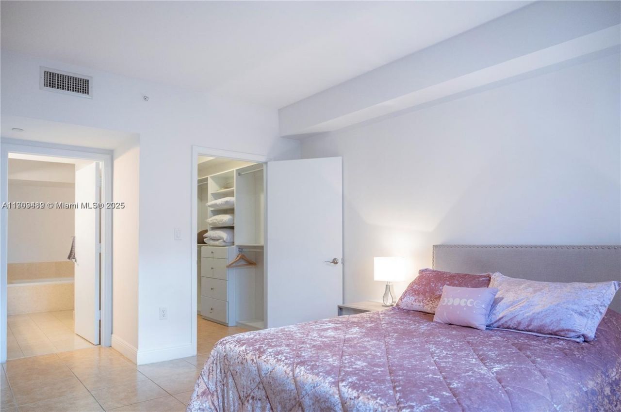 19900 E Country Club Dr, Unit 318, Aventura, FL 33180 Photo