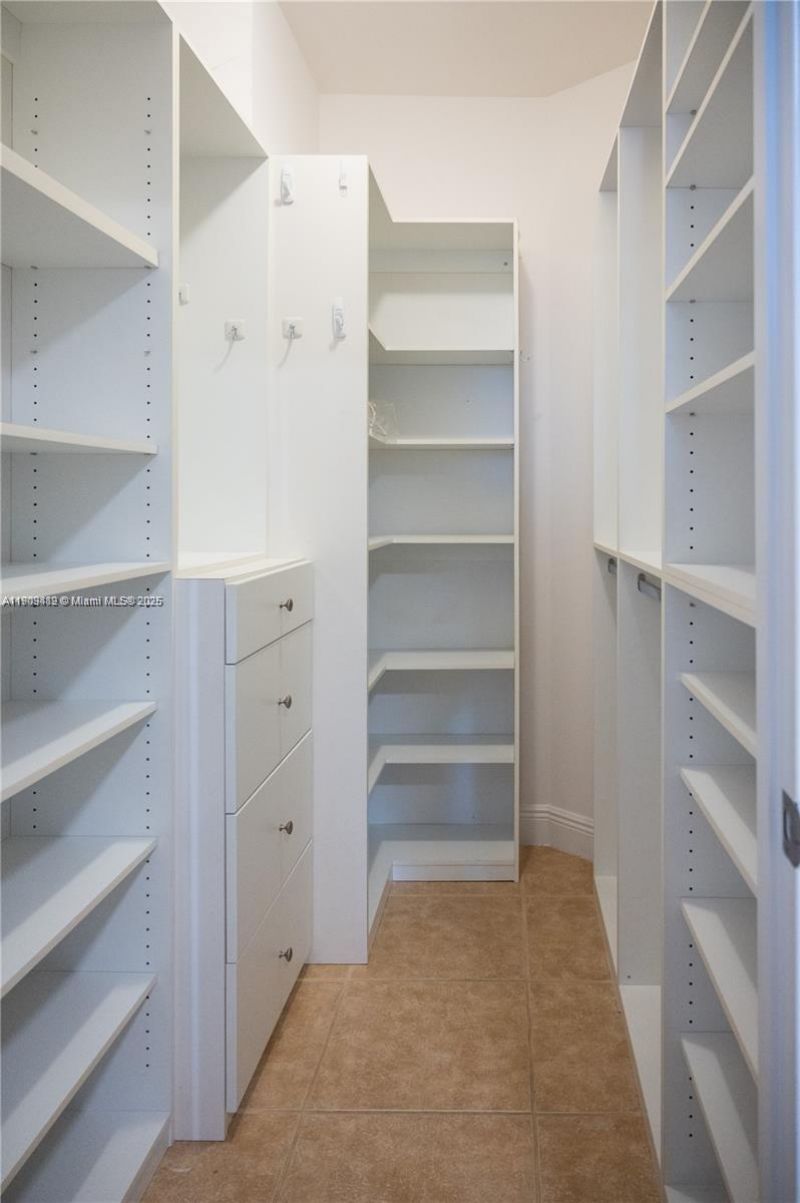 19900 E Country Club Dr, Unit 318, Aventura, FL 33180 Photo