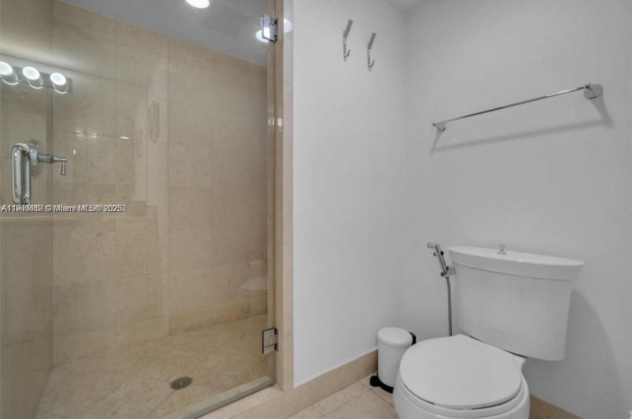 19900 E Country Club Dr, Unit 318, Aventura, FL 33180 Photo