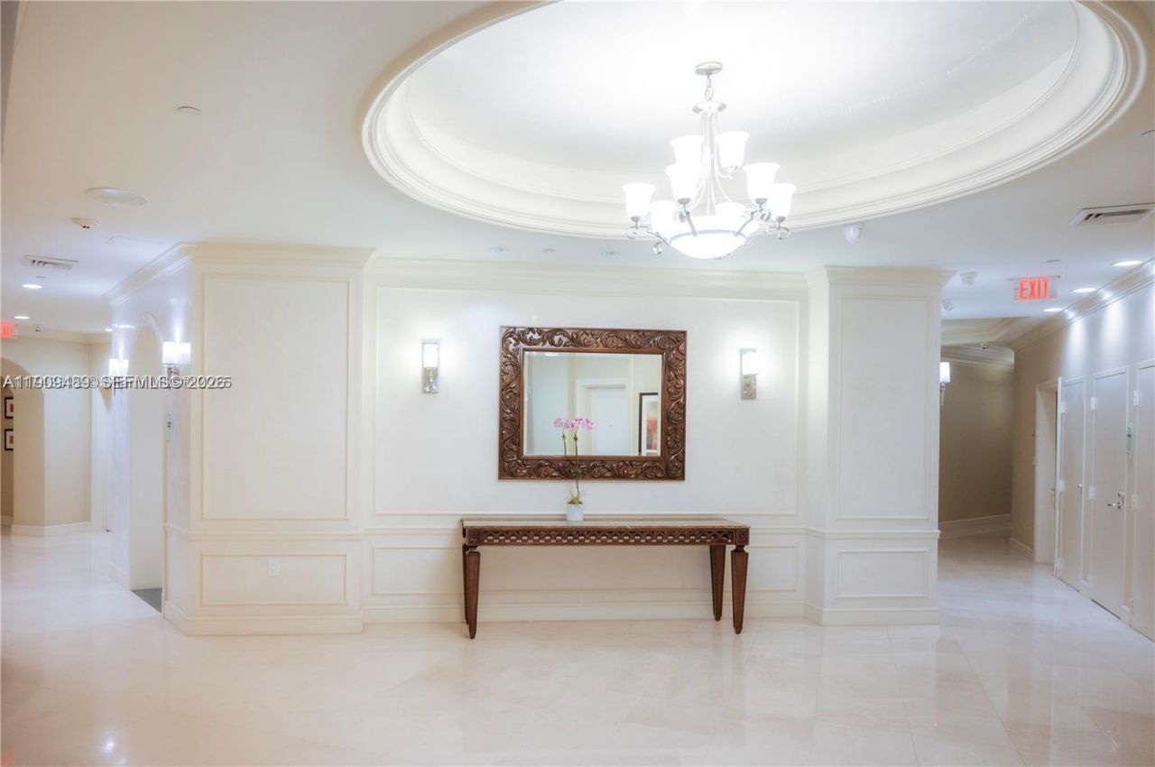 19900 E Country Club Dr, Unit 318, Aventura, FL 33180 Photo