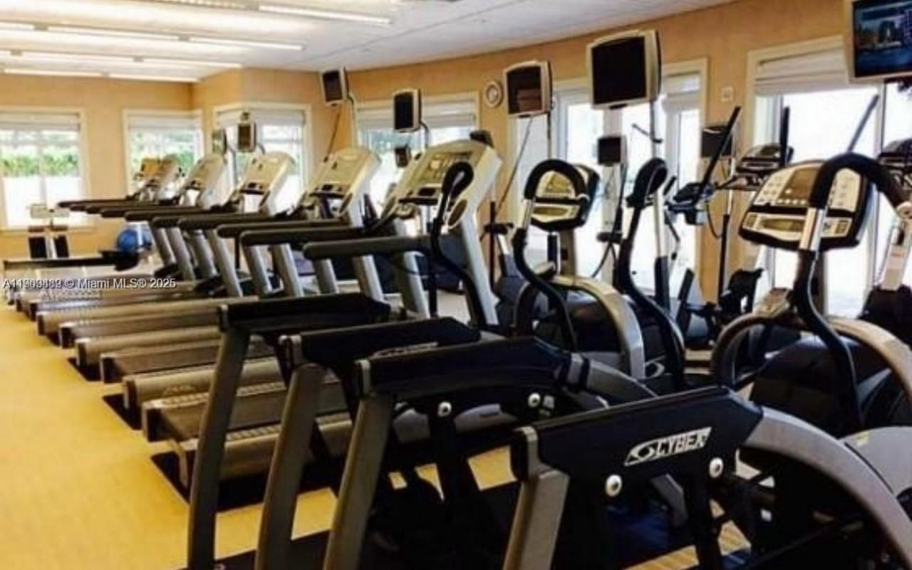 19900 E Country Club Dr, Unit 318, Aventura, FL 33180 Photo