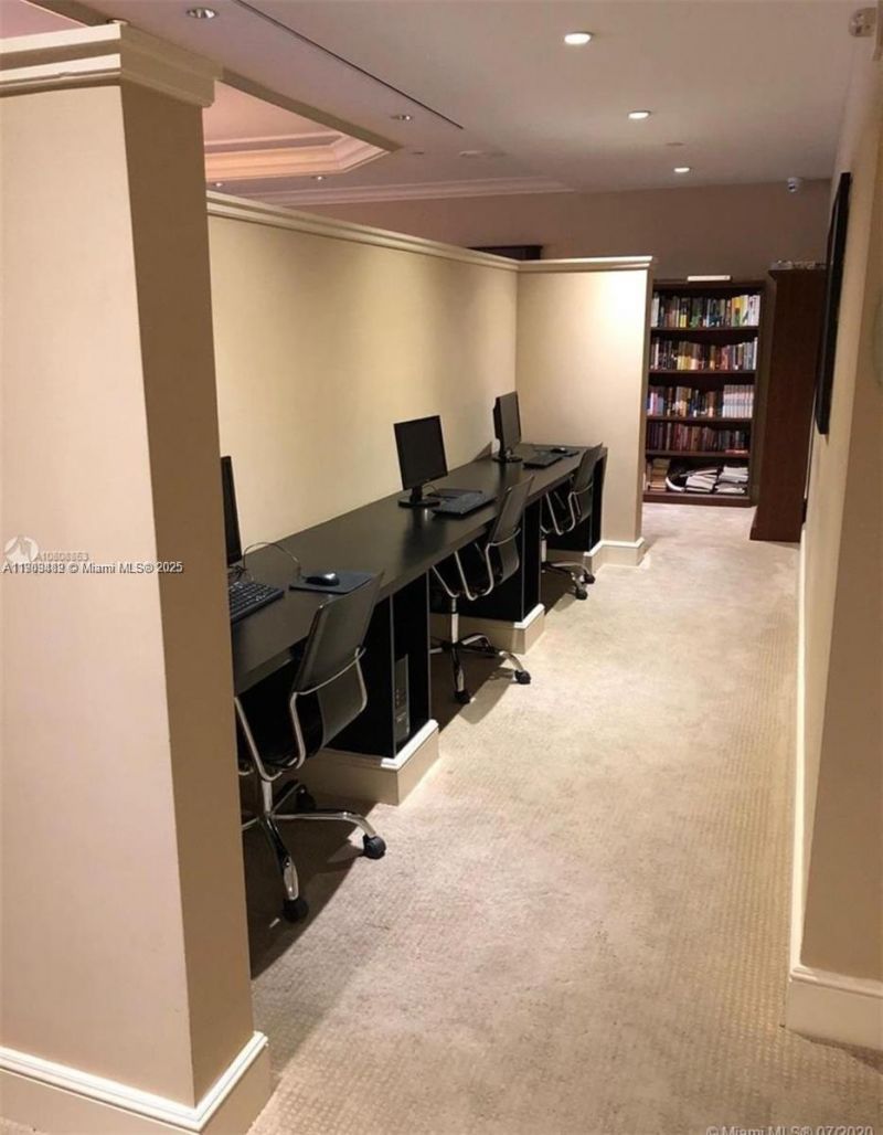 19900 E Country Club Dr, Unit 318, Aventura, FL 33180 Photo