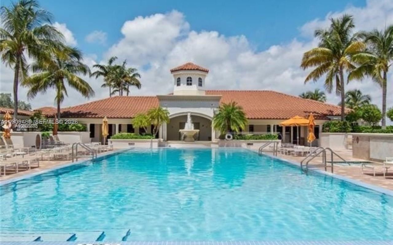 19900 E Country Club Dr, Unit 318, Aventura, FL 33180 Photo