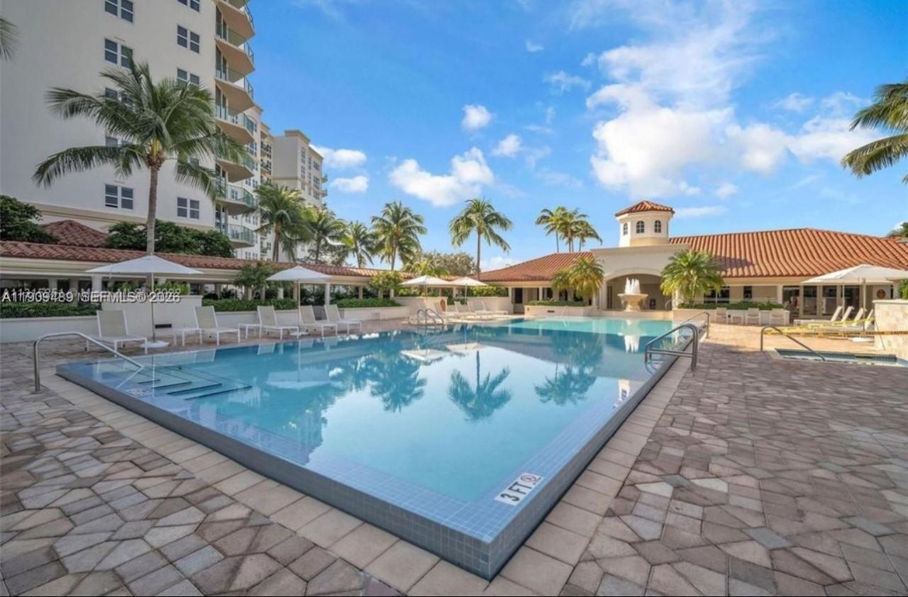 19900 E Country Club Dr, Unit 318, Aventura, FL 33180 Photo