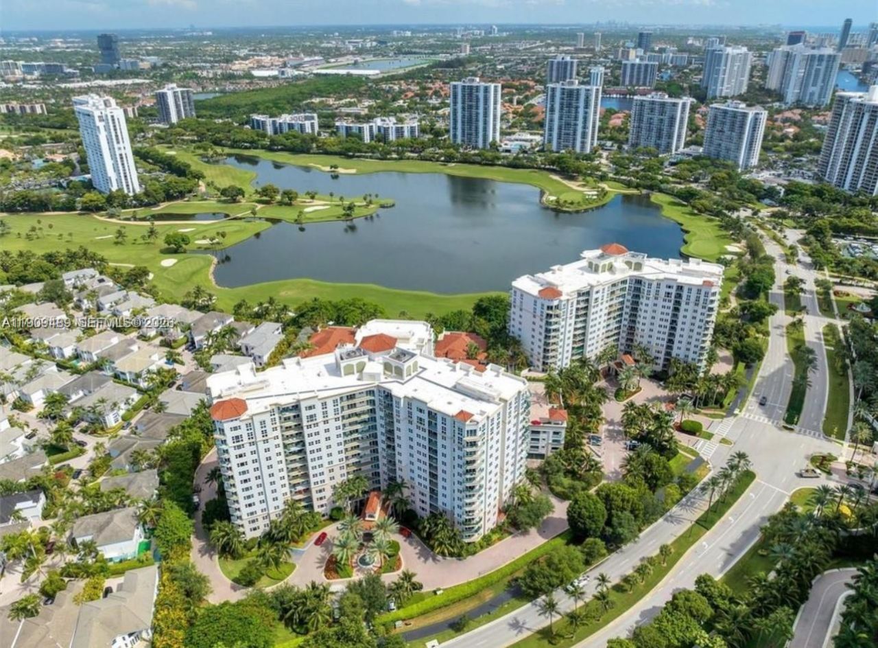 19900 E Country Club Dr, Unit 318, Aventura, FL 33180 Photo
