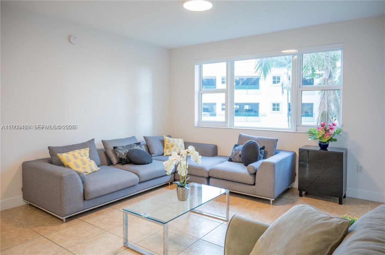 19900 E Country Club Dr, Unit 318, Aventura, FL 33180 Photo