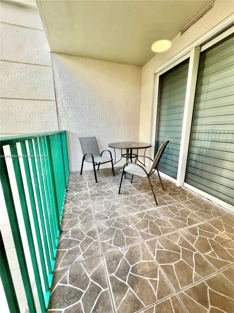 19900 E Country Club Dr, Unit 318, Aventura, FL 33180 Photo