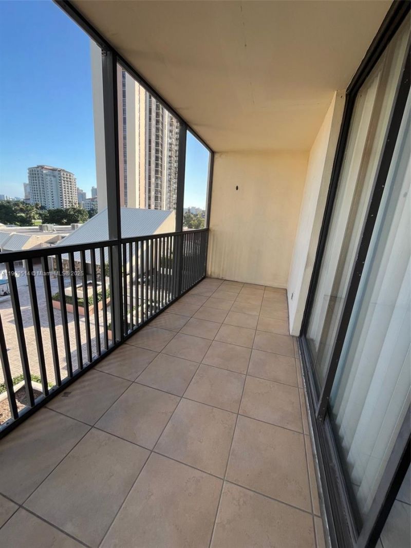 20301 W Country Club Dr, Unit 625, Aventura, FL 33180 Photo
