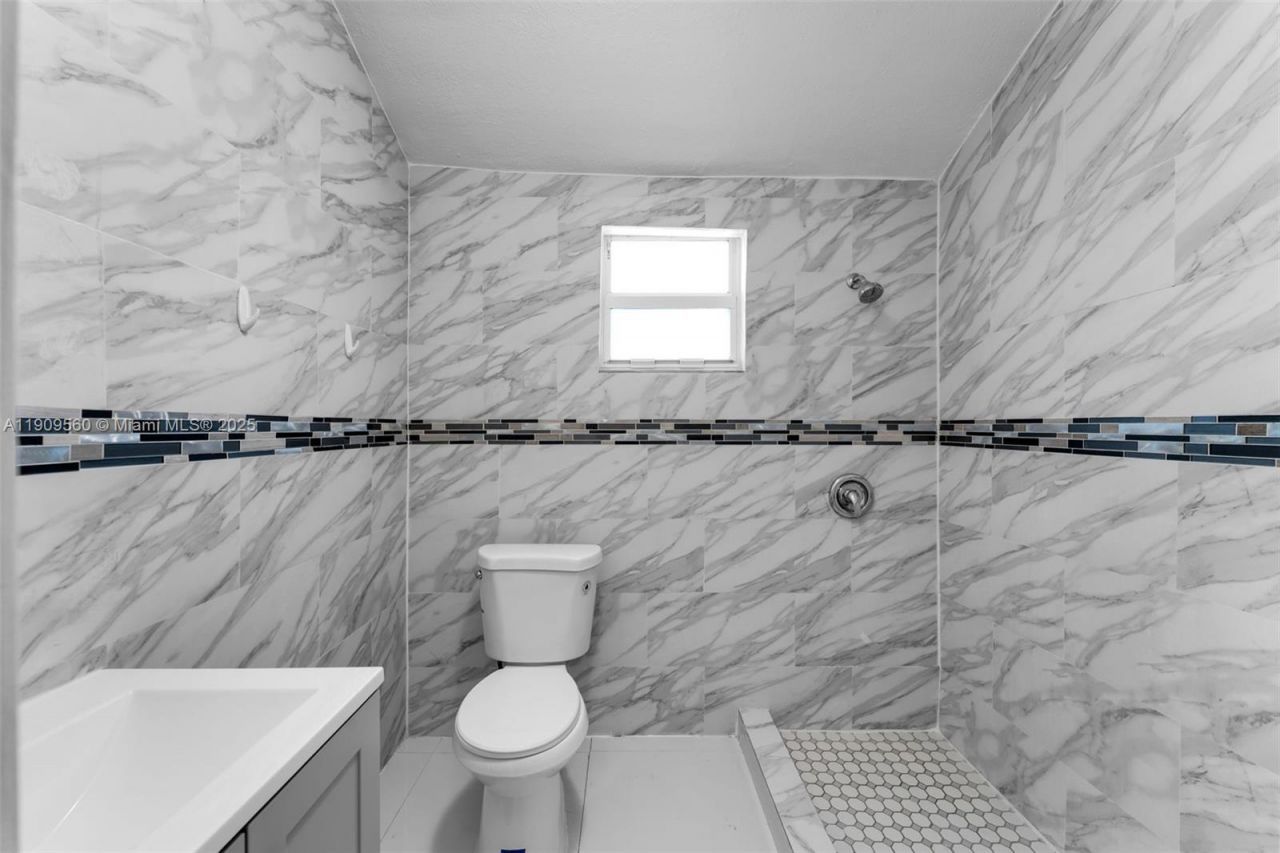 1621 NW 55th St, Miami, FL 33142 Photo