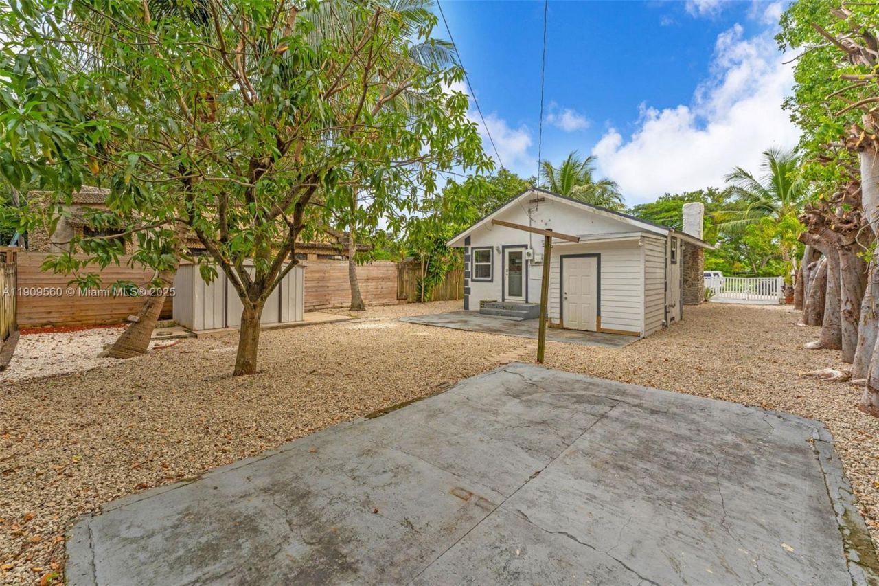 1621 NW 55th St, Miami, FL 33142 Photo