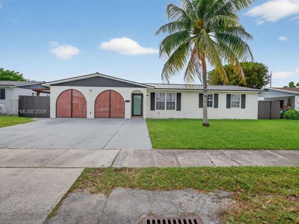 11930 SW 199th St, Miami, FL 33177
