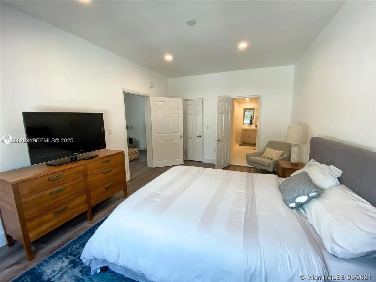 8415 Harding Ave, Unit 5, Miami Beach, FL 33141 Photo