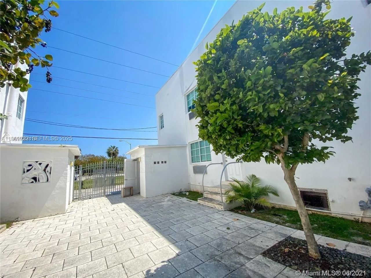 8415 Harding Ave, Unit 5, Miami Beach, FL 33141 Photo
