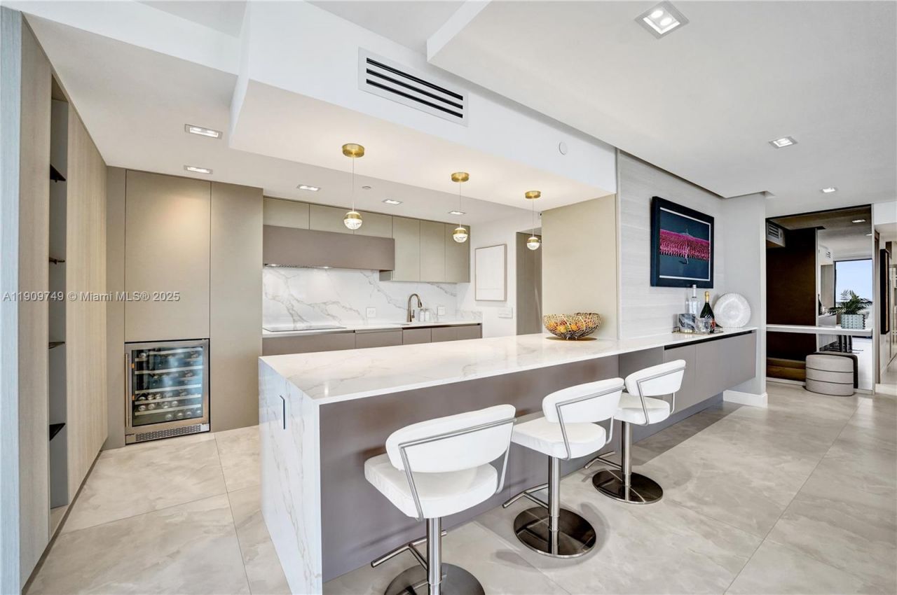 19667 Turnberry Way, Unit 27J, Aventura, FL 33180 Photo