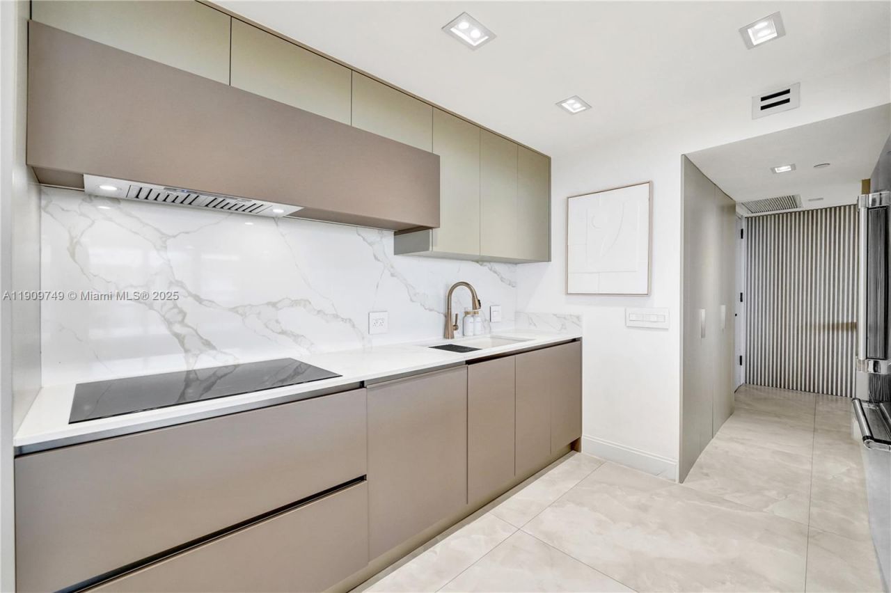 19667 Turnberry Way, Unit 27J, Aventura, FL 33180 Photo