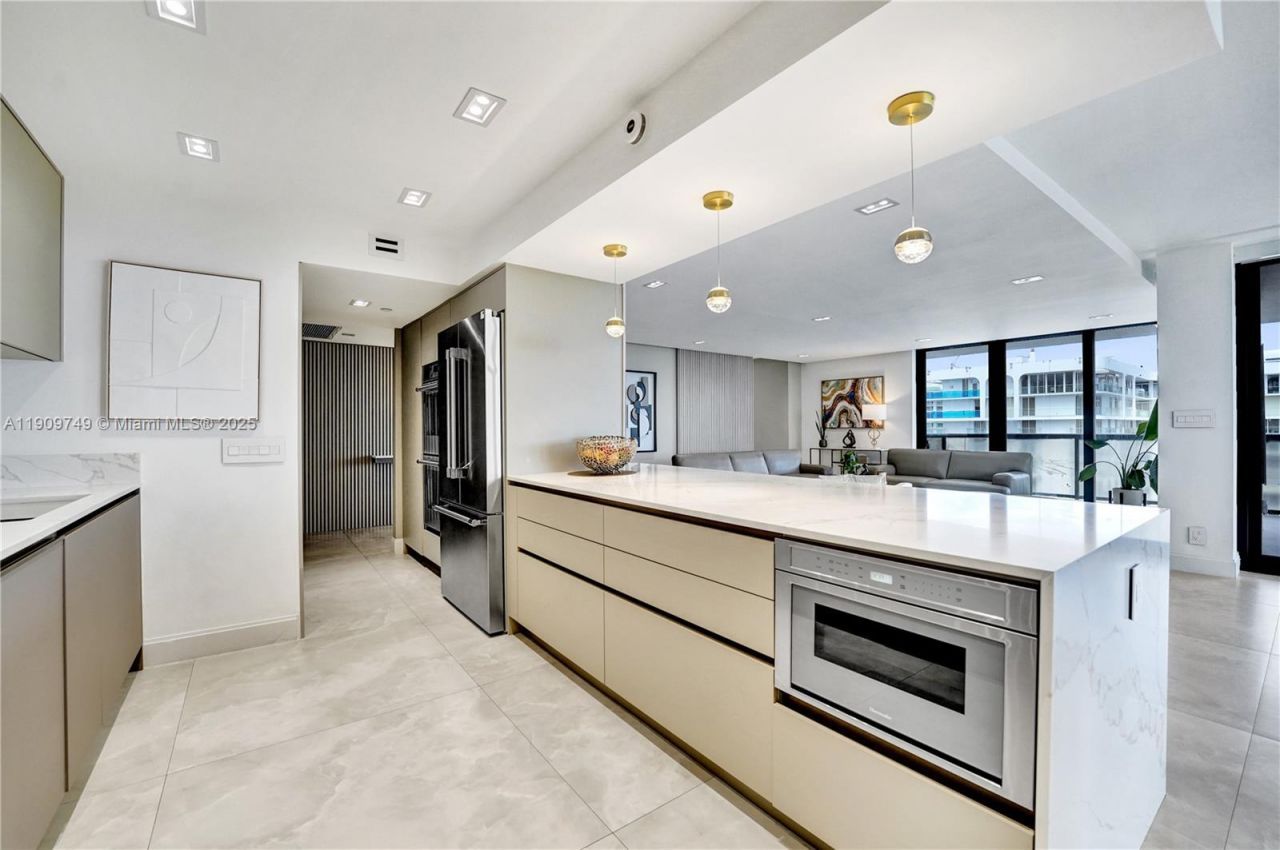 19667 Turnberry Way, Unit 27J, Aventura, FL 33180 Photo