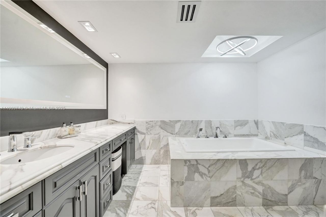 19667 Turnberry Way, Unit 27J, Aventura, FL 33180 Photo