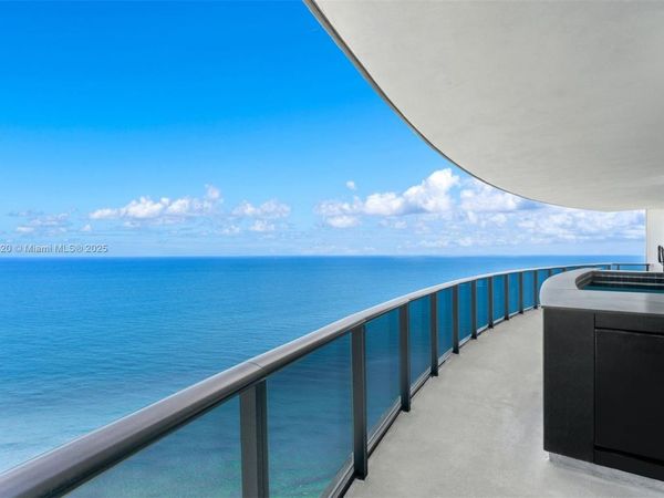 18555 Collins Ave, Unit 3205, Sunny Isles Beach, FL 33160
