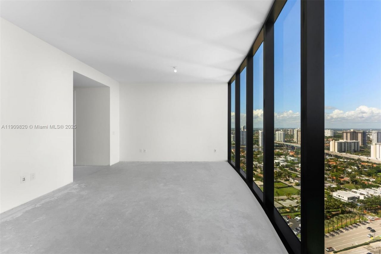 18555 Collins Ave, Unit 3205, Sunny Isles Beach, FL 33160 Photo