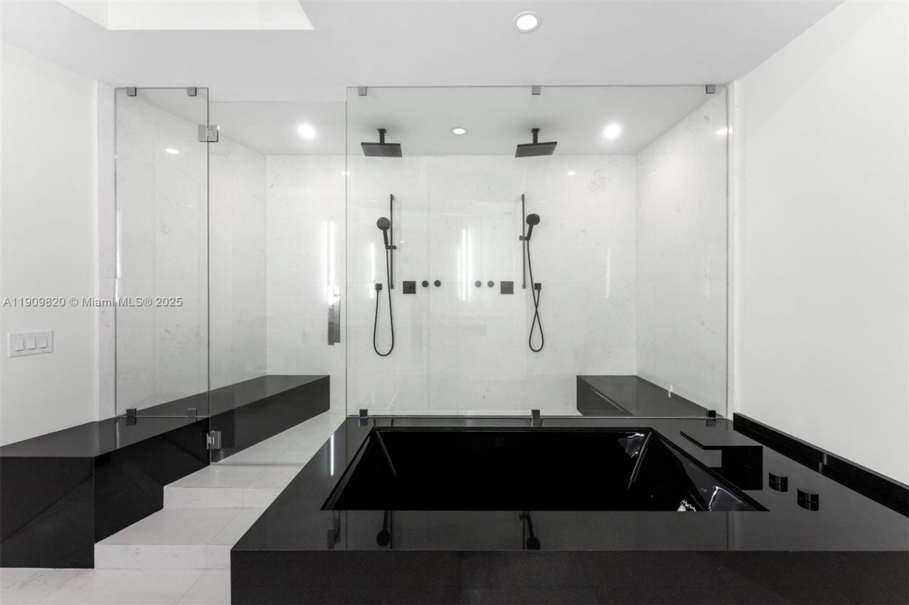 18555 Collins Ave, Unit 3205, Sunny Isles Beach, FL 33160 Photo