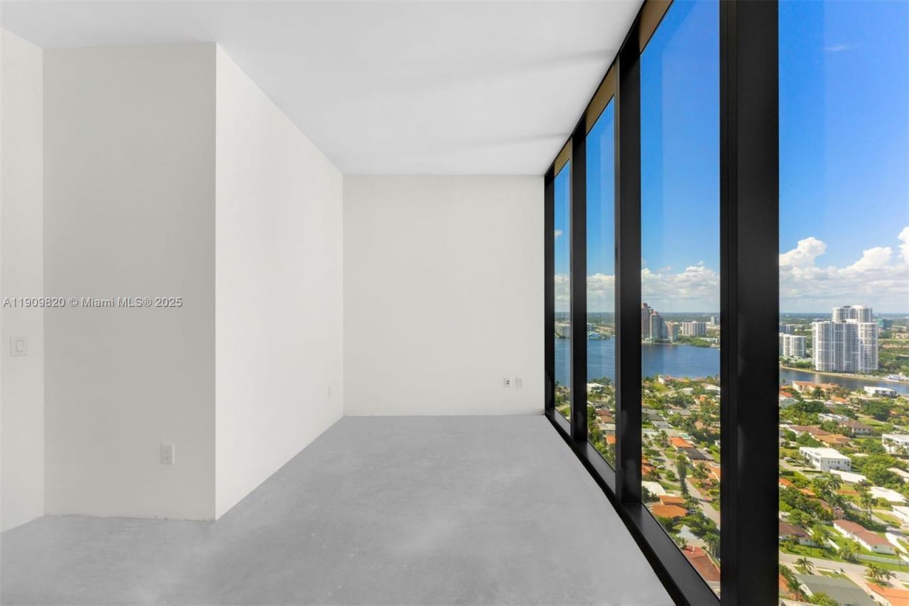18555 Collins Ave, Unit 3205, Sunny Isles Beach, FL 33160 Photo