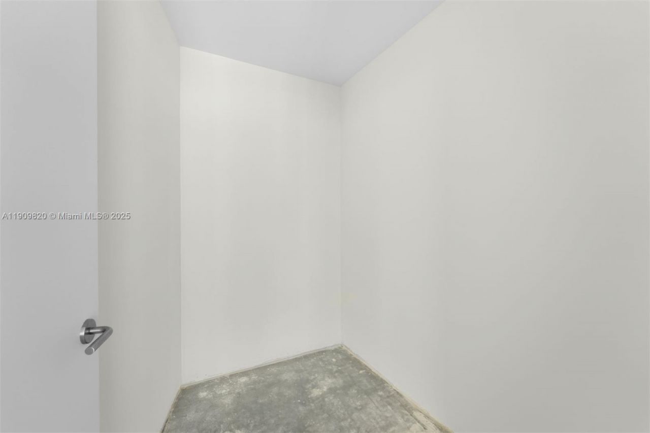 18555 Collins Ave, Unit 3205, Sunny Isles Beach, FL 33160 Photo