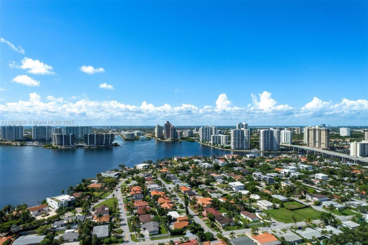 18555 Collins Ave, Unit 3205, Sunny Isles Beach, FL 33160 Photo