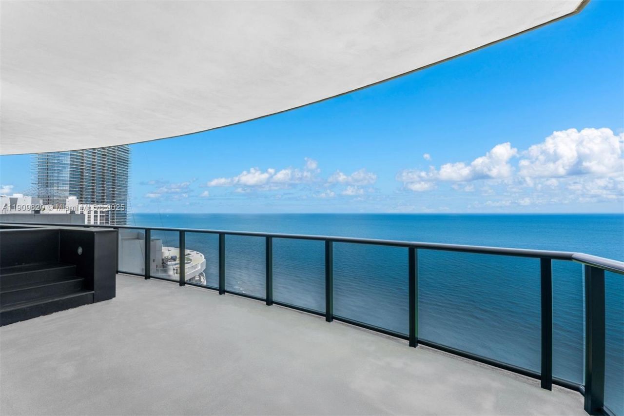 18555 Collins Ave, Unit 3205, Sunny Isles Beach, FL 33160 Photo
