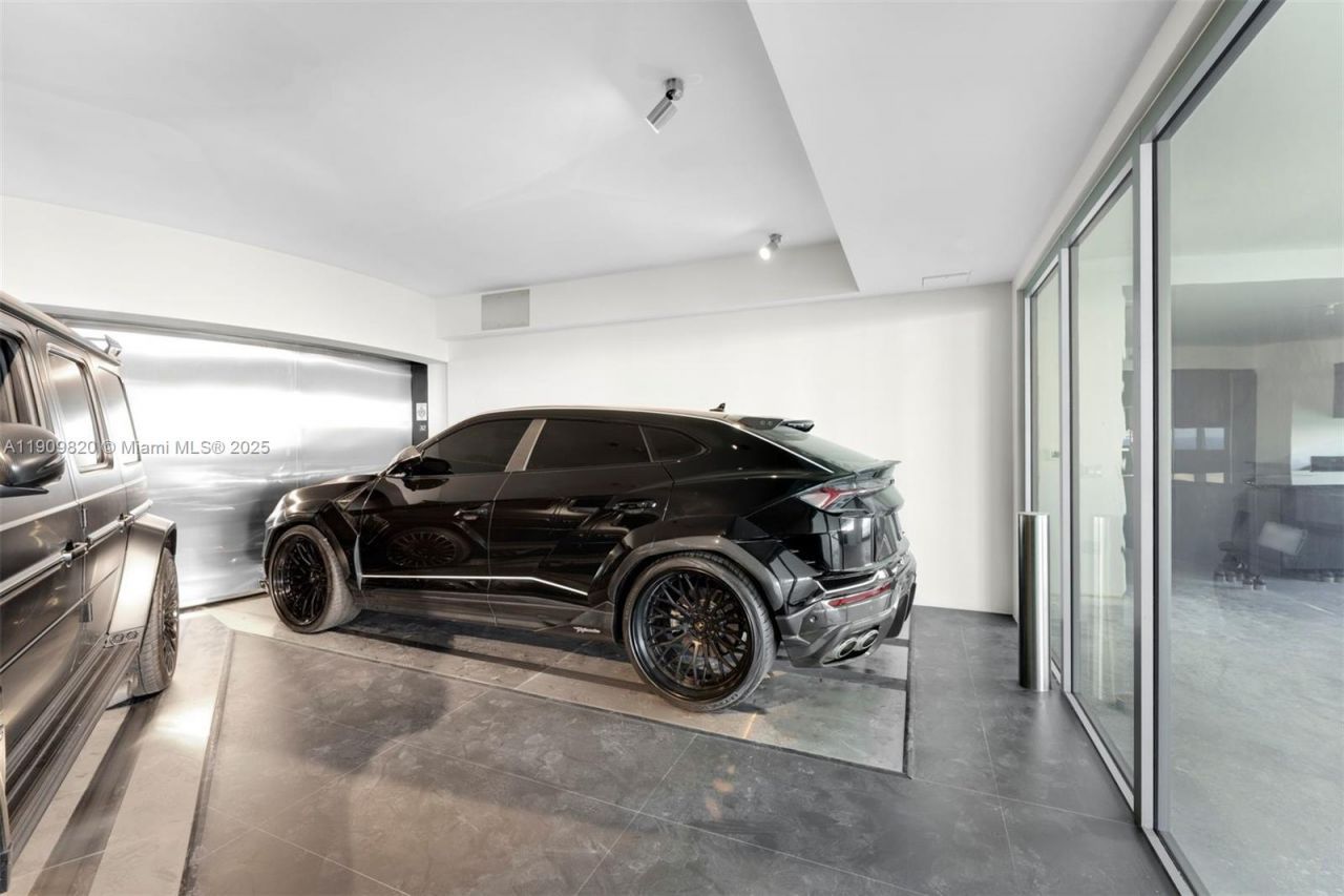 18555 Collins Ave, Unit 3205, Sunny Isles Beach, FL 33160 Photo