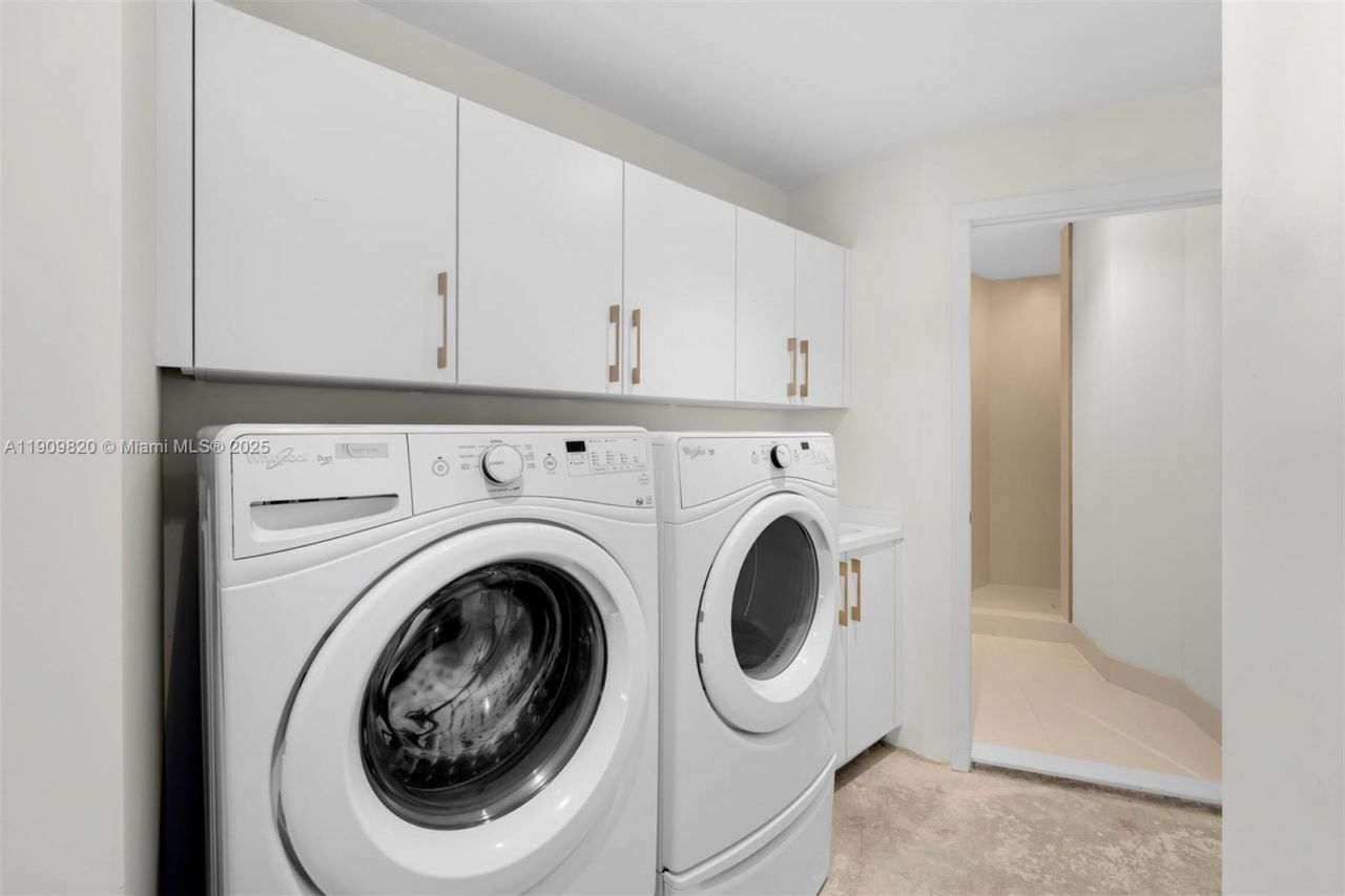 18555 Collins Ave, Unit 3205, Sunny Isles Beach, FL 33160 Photo