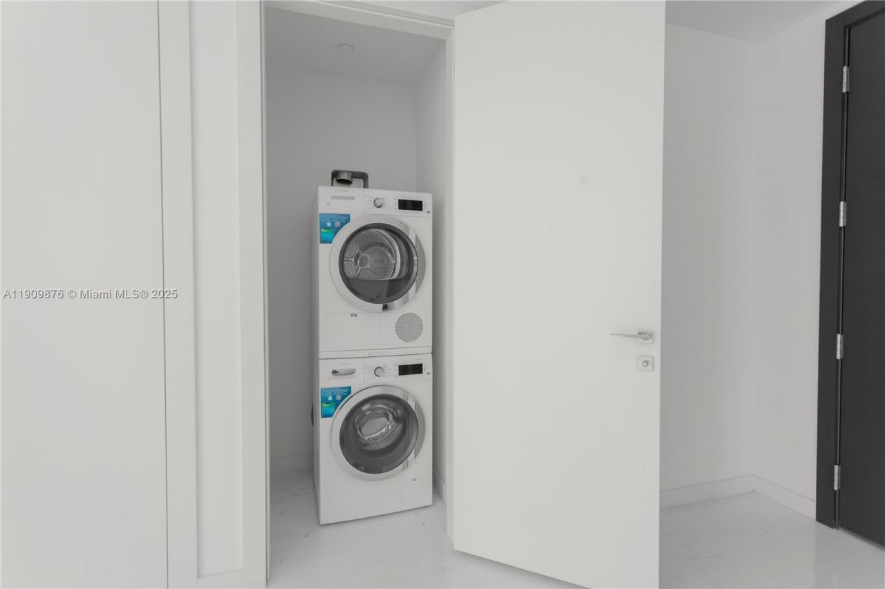 300 Biscayne Blvd Way, Unit 1003, Miami, FL 33131 Photo