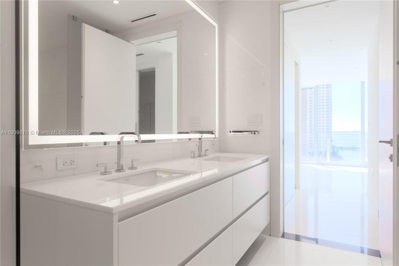 300 Biscayne Blvd Way, Unit 1003, Miami, FL 33131 Photo