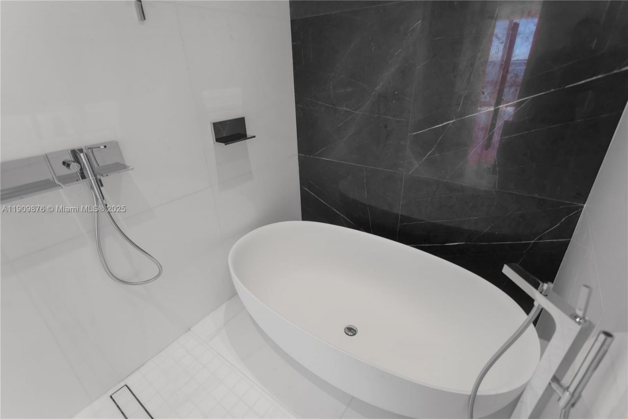 300 Biscayne Blvd Way, Unit 1003, Miami, FL 33131 Photo