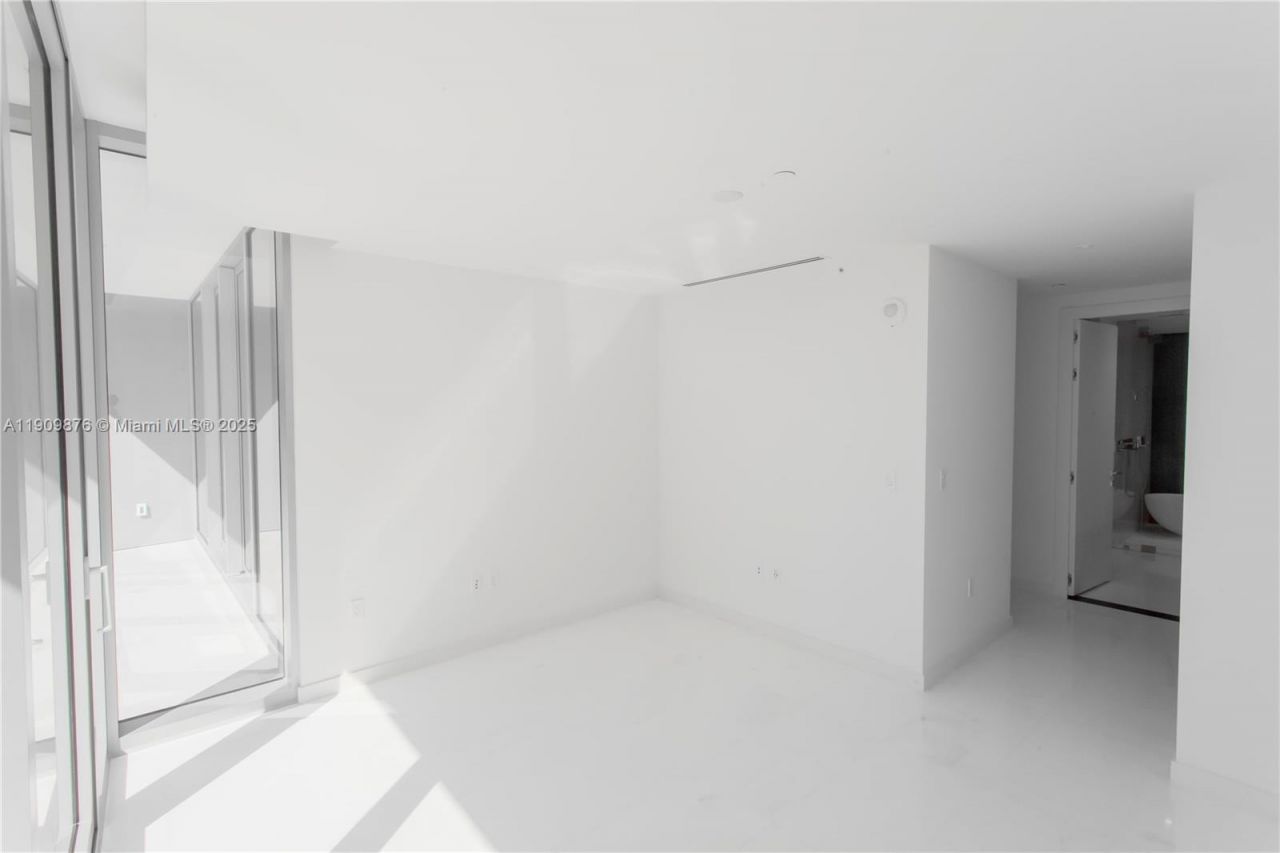 300 Biscayne Blvd Way, Unit 1003, Miami, FL 33131 Photo