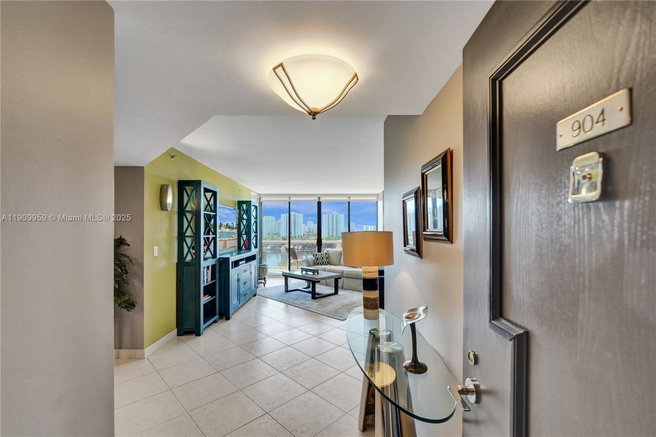 3600 Yacht Club Dr, Unit 904, Aventura, FL 33180 Photo