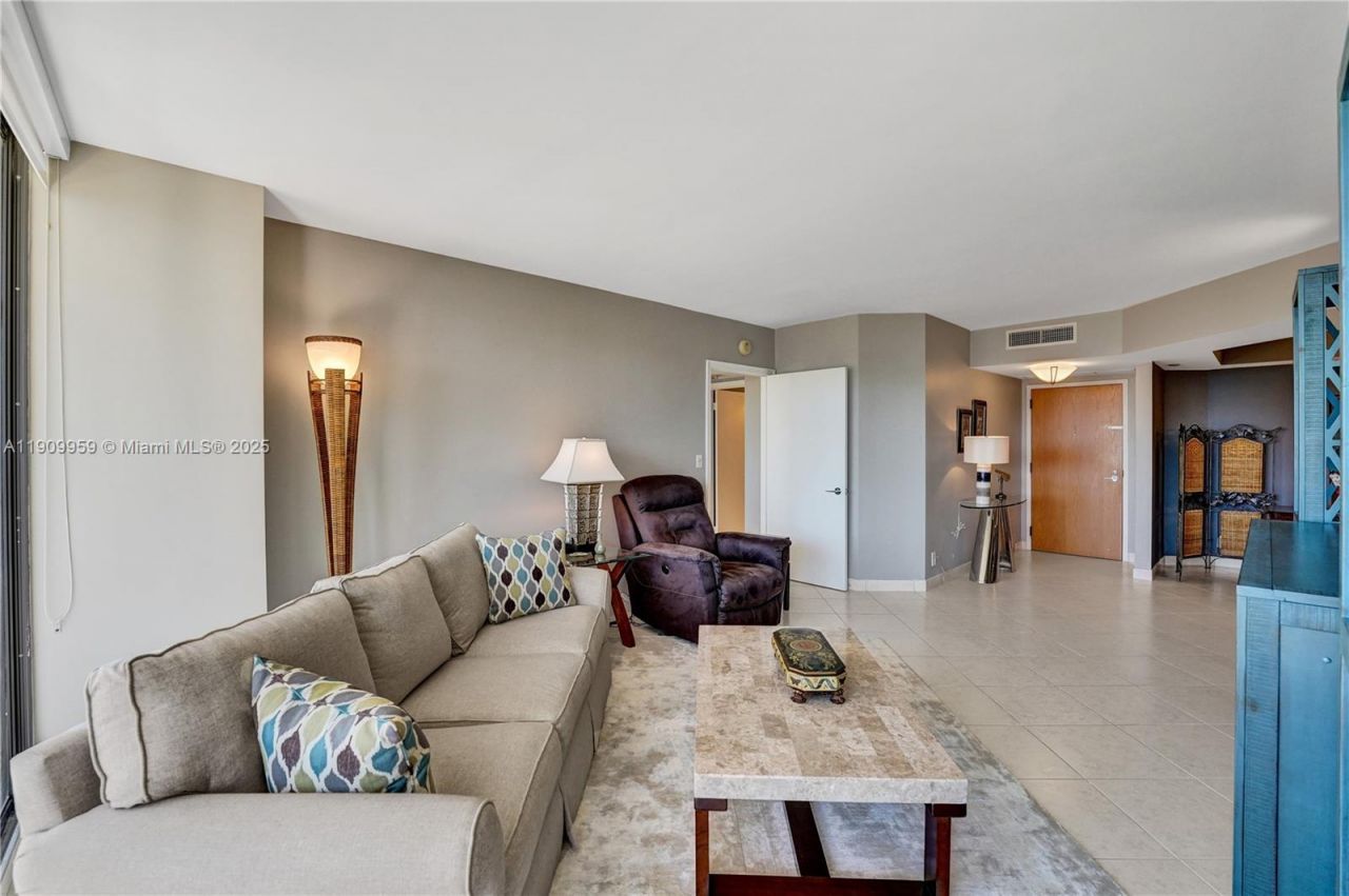 3600 Yacht Club Dr, Unit 904, Aventura, FL 33180 Photo