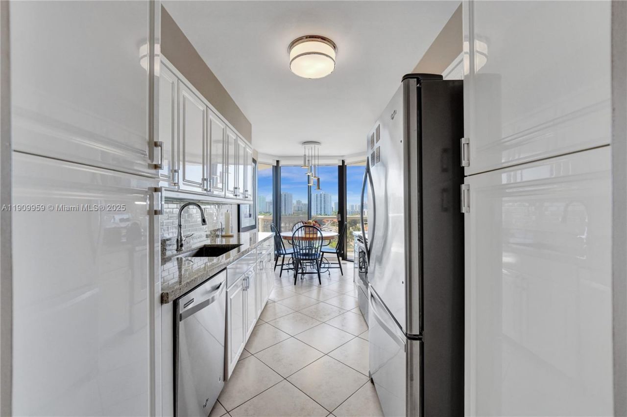 3600 Yacht Club Dr, Unit 904, Aventura, FL 33180 Photo