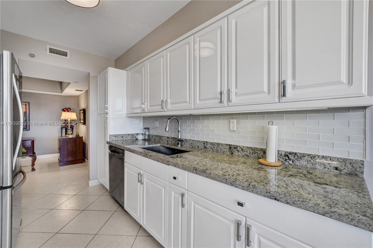 3600 Yacht Club Dr, Unit 904, Aventura, FL 33180 Photo