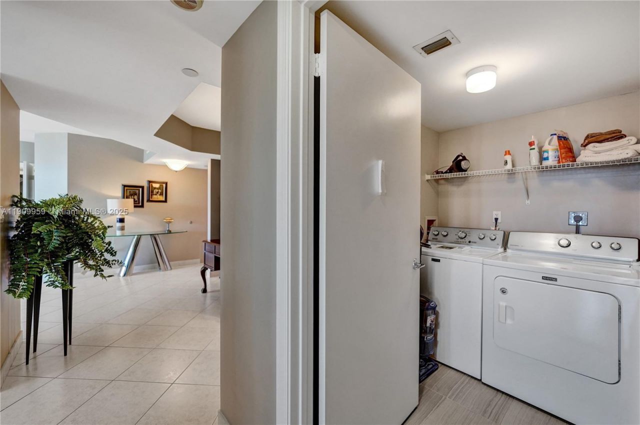 3600 Yacht Club Dr, Unit 904, Aventura, FL 33180 Photo