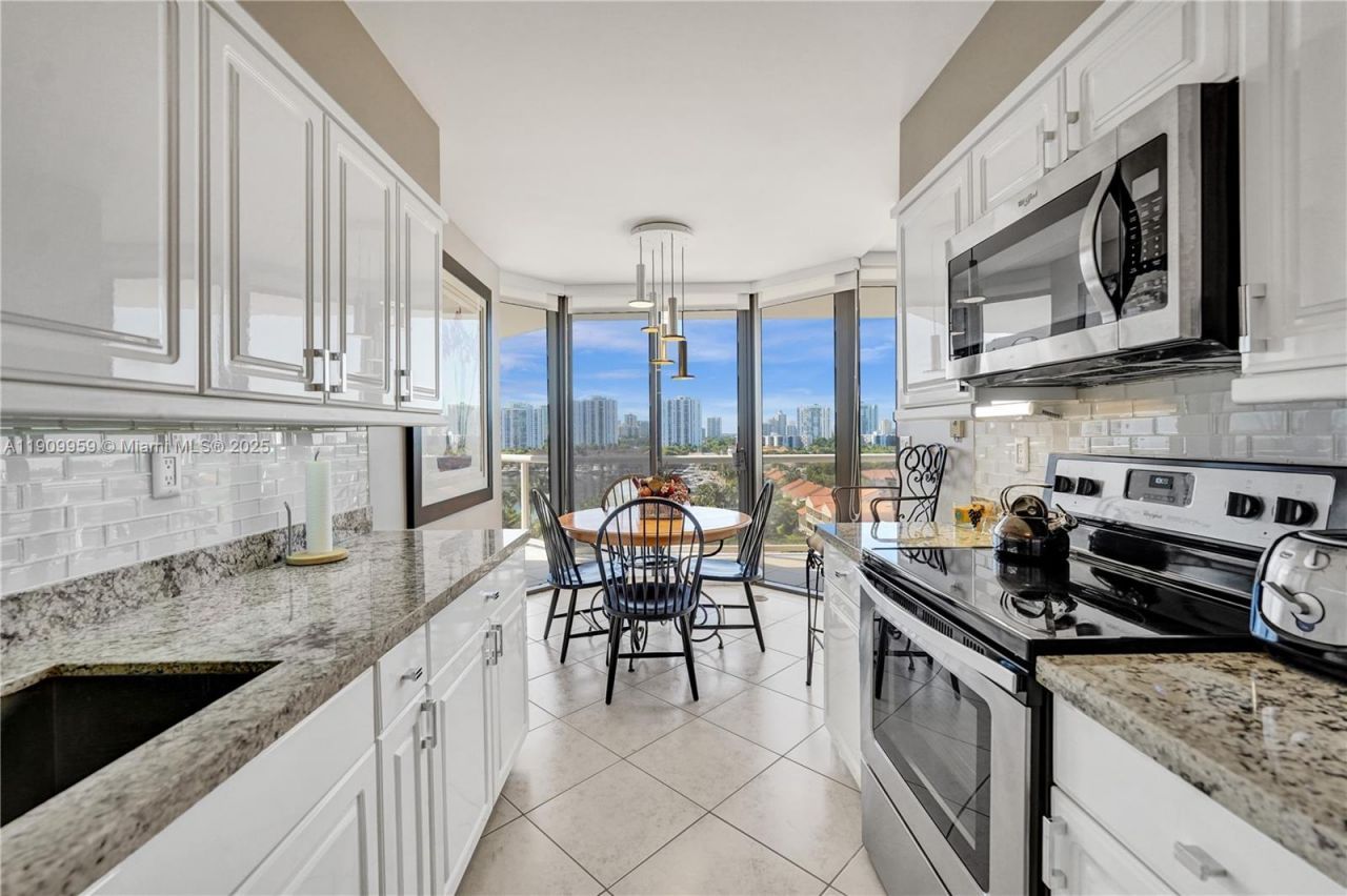 3600 Yacht Club Dr, Unit 904, Aventura, FL 33180 Photo