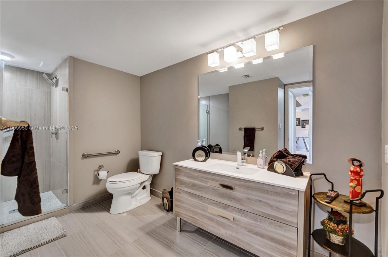 3600 Yacht Club Dr, Unit 904, Aventura, FL 33180 Photo