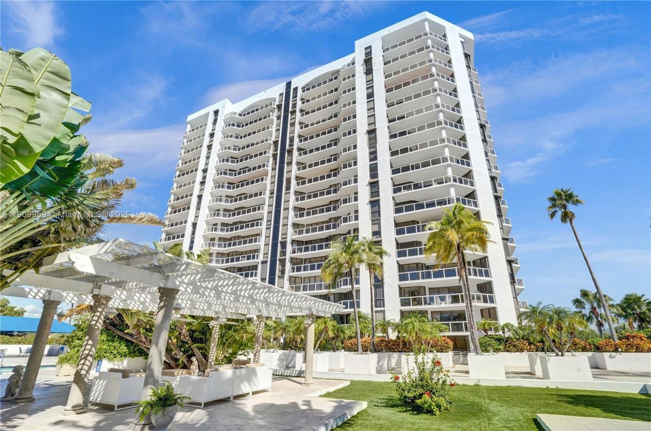 3600 Yacht Club Dr, Unit 904, Aventura, FL 33180 Photo